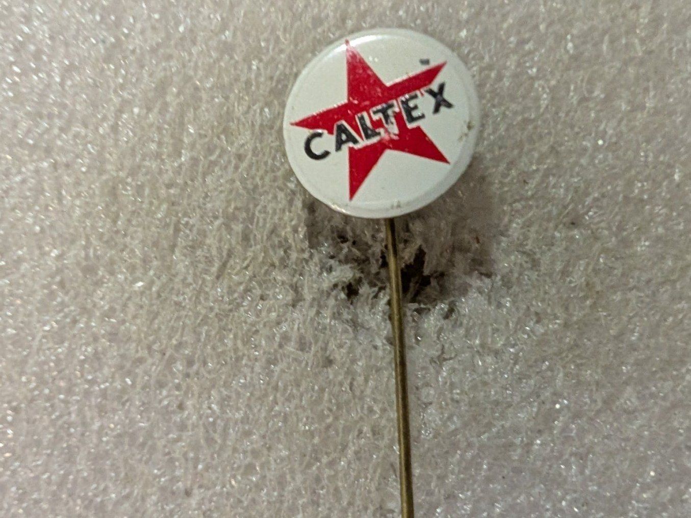 Placchette & Badge: Anstecknadel 39: Caltex – Usato da Oppligen venduto da Pin-Fall-Shop