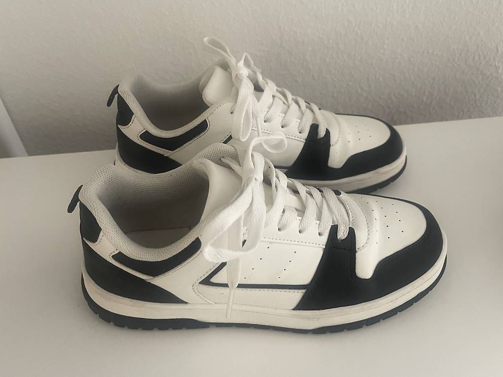 Scarpe da donna: Sneaker weiss/schwarz Gr. 38 Turnschuh – Usato da Reinach BL venduto da present4you