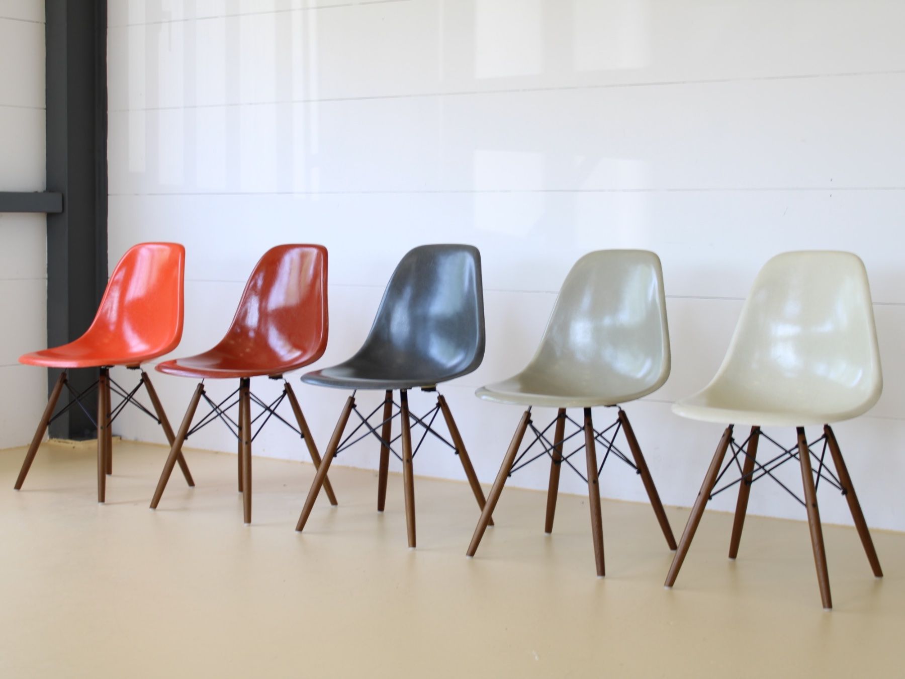 Herman Miller Sedie: Eames Fiberglas Stühle, Hermann Miller – Usato da Meinisberg venduto da atelier_TILIJA 4