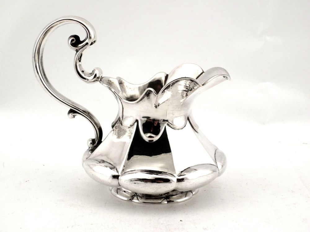 Pot à lait, Pot à lait Style Louis XVI en Argent Massif (1