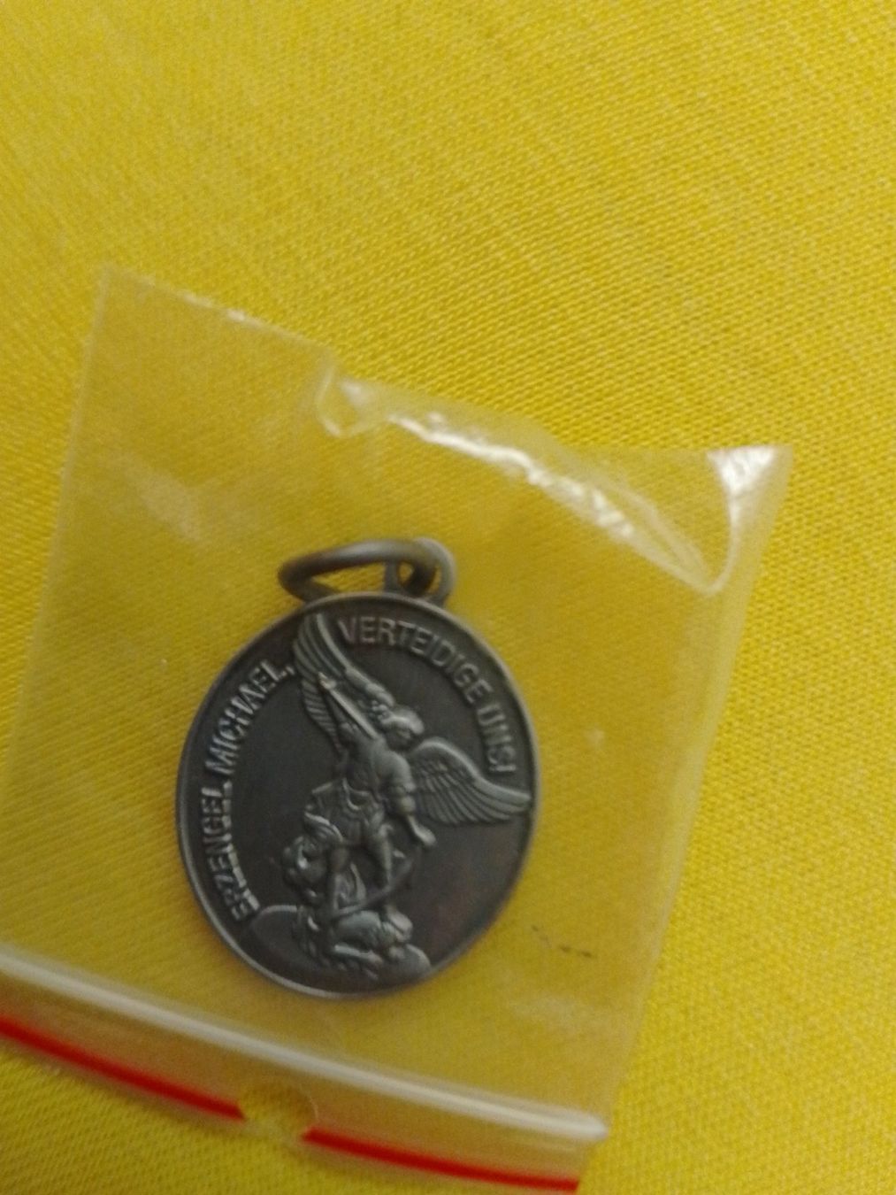 Medaillen: Medaillon Erzengel Michael, Bild Jesus – Gebraucht aus Weinfelden von PaterPio1968