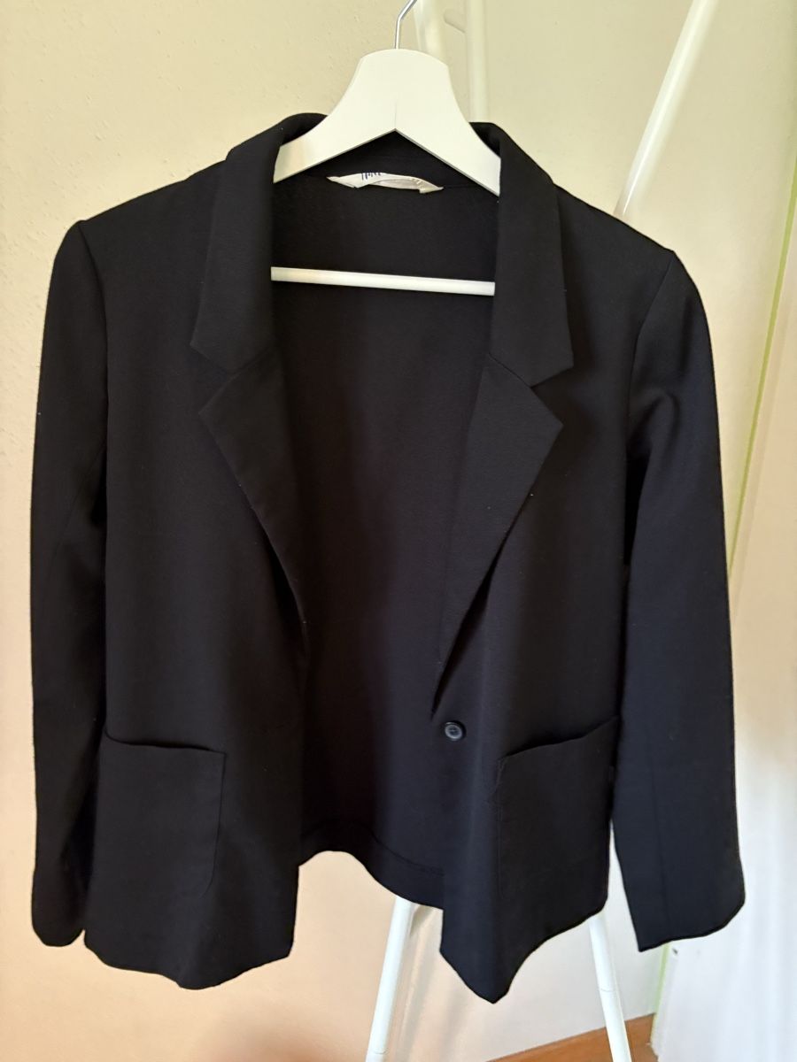 H&M Anzüge: Schwarzer Blazer von H&M, Grösse 158 – Gebraucht aus Altikon von he.an