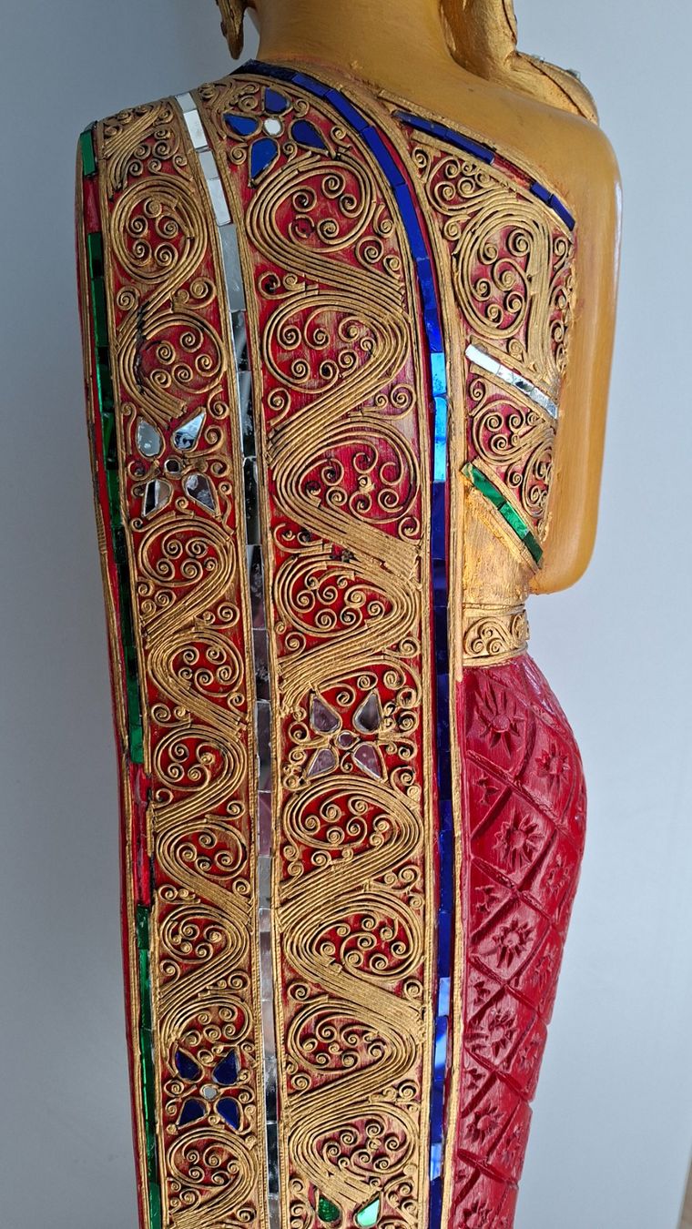 Statuette: Geschnitzte Holzfigur Thai-Dame, Handarbeit, Deko ca 128cm – Usato da Opfikon venduto da Diversamente 6