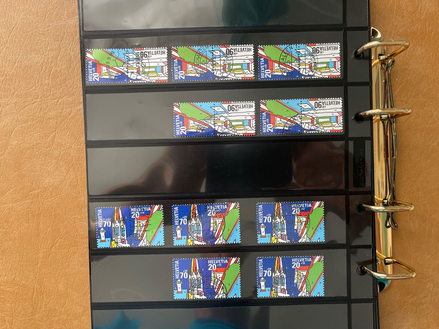 Alle Briefmarken: Magnifique classeur ouatiné à thème – Gebraucht aus Sonceboz-Sombeval von Comment2 2