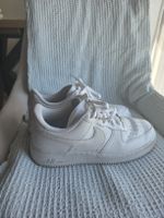 Nike Air Force 1 blanches, taille 43, très peu  portées, uni