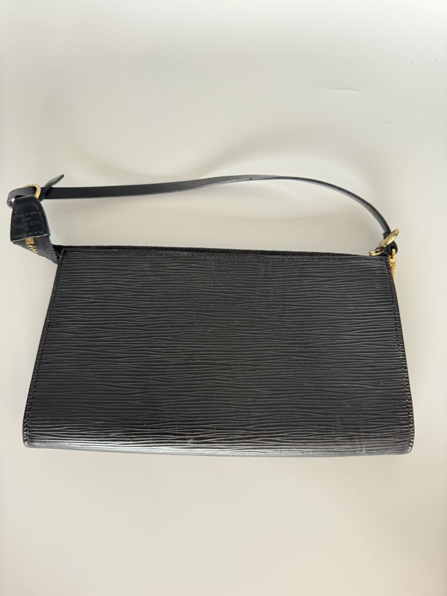 Louis Vuitton Borse da donna: Louis Vuitton Pochette Noir Épi – Usato da Trelex venduto da emi_r59r 3