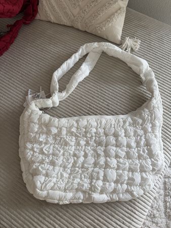 Tasche weiss Kunstleder Damen mit Perlen-Anhänger neu