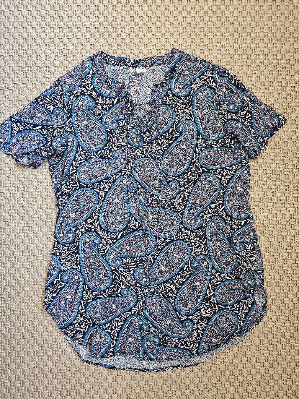 T-Shirts: Old Navy Blouse Short Sleeve Size S – Gebraucht aus Willisau von ber_jk2k 1