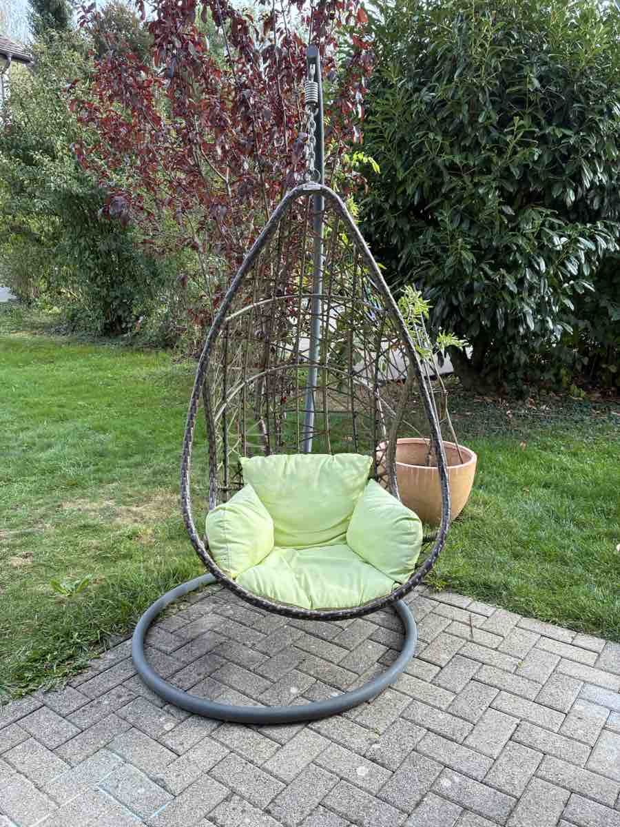 Poltrone pensili da giardino: Hängesessel mit Gestell Rattanoptik gebraucht – Usato da Pfaffhausen venduto da tshaenn