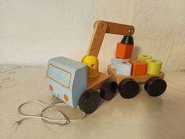 Ikea Holz- Lastwagen mit Magnetkran, Spielzeug ab 12 M Auto
