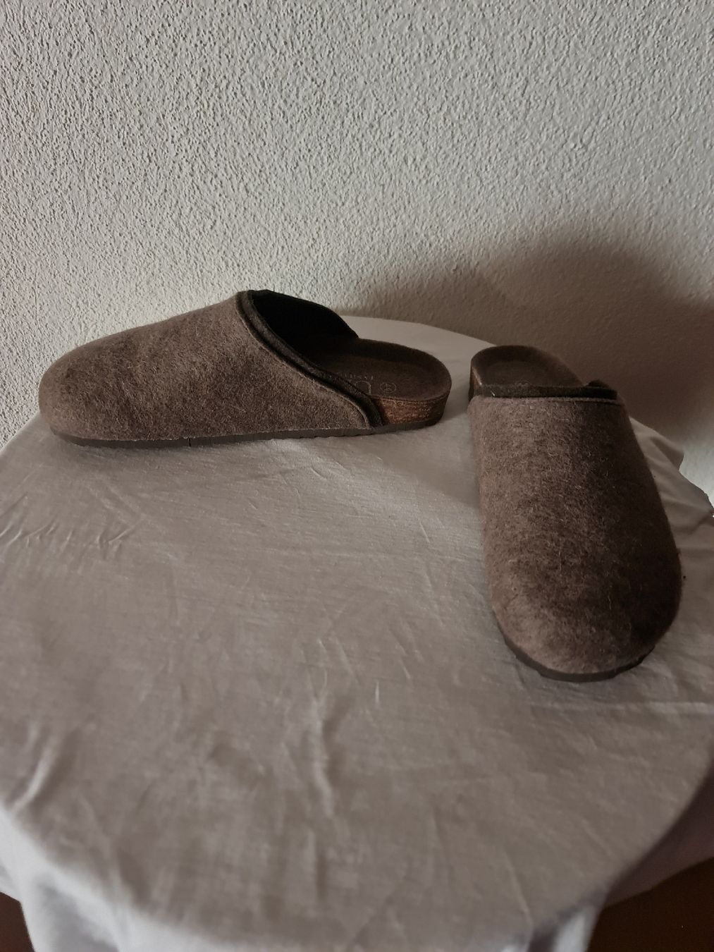 Scarpe da uomo: Hausschuhe,  Grösse 44 Nagelneu – Nuovo e nell'imballaggio originale da triengen venduto da fad_g29d 1