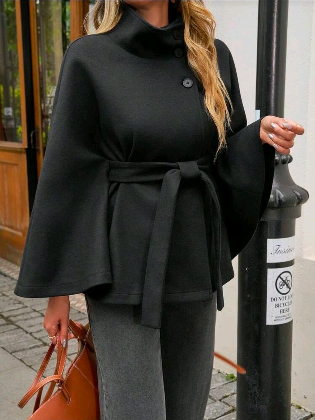 Giacche: ✨ Cape Jacke - 40/42 - Schwarz mit Bindegürtel – Nuovo (secondo la descrizione) da Thalwil venduto da VitaMini