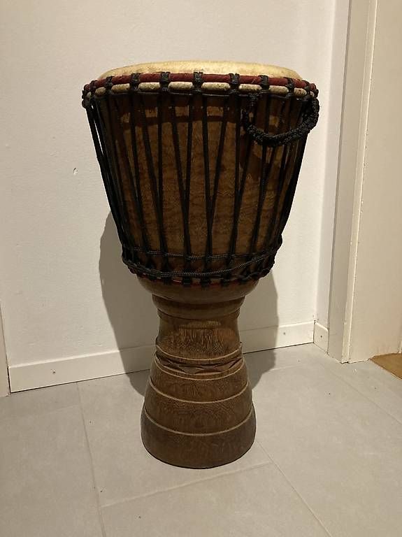 Musikinstrumente: Djembe H 64cm- D 31cm – Gebraucht aus Boudry von jack067