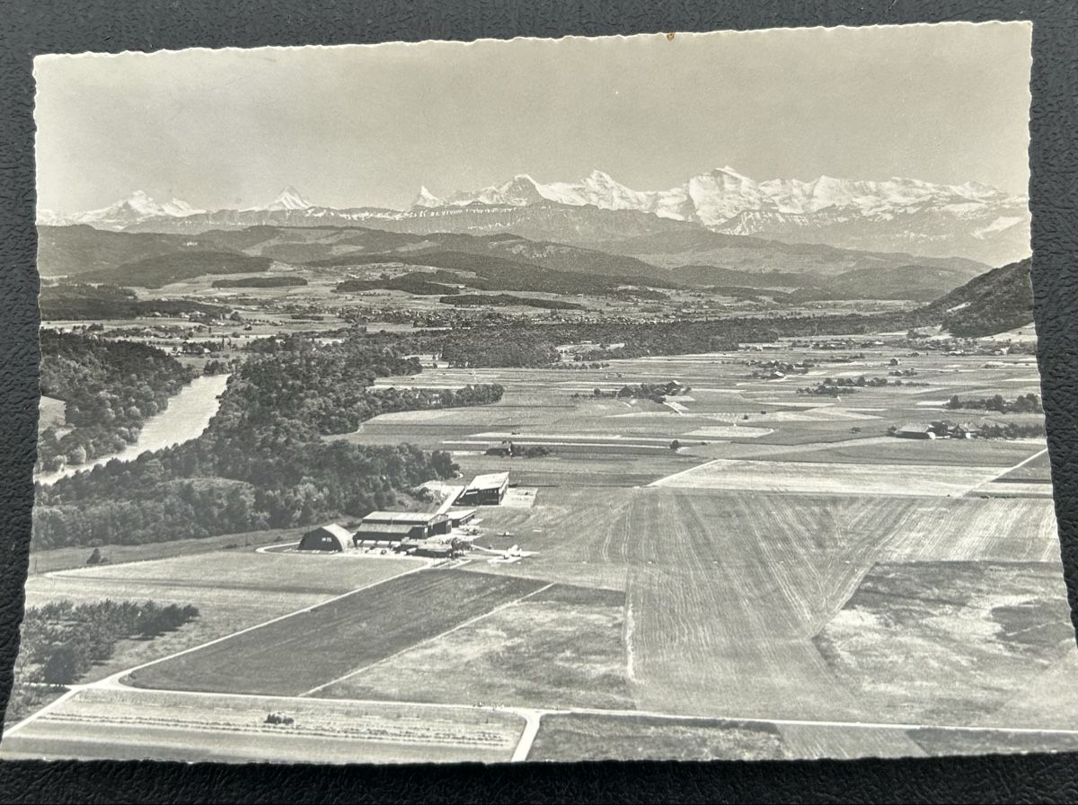 Cartoline postali: Flugaufnahme Flugplatz Bern- Belp  – Usato da Horw venduto da Tellbub