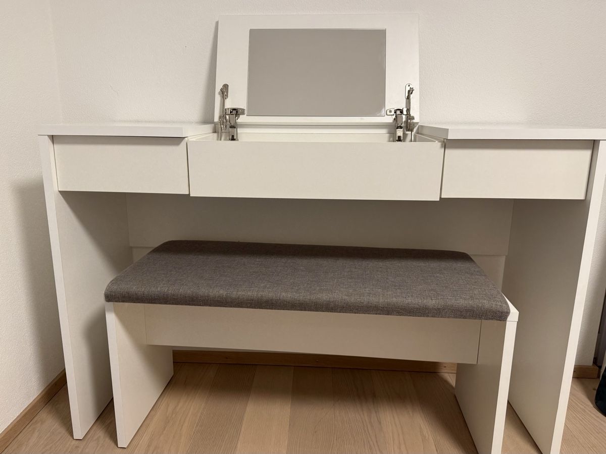 Schminktische: Dressing / makeup table with mirror and bench – Gebraucht aus Dietlikon von lot_rel 2