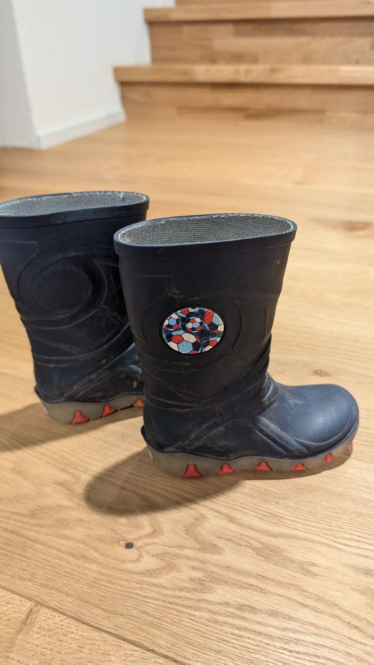 Scarpe per ragazzi: Gummistiefel gr 24/25 – Usato da Busswil BE venduto da Binchenbeetli 1