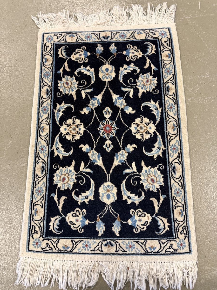 Tapis: Orientteppich klein dunkelblau florales Muster  – D'occasion à Strengelbach par RaenAntikDesign