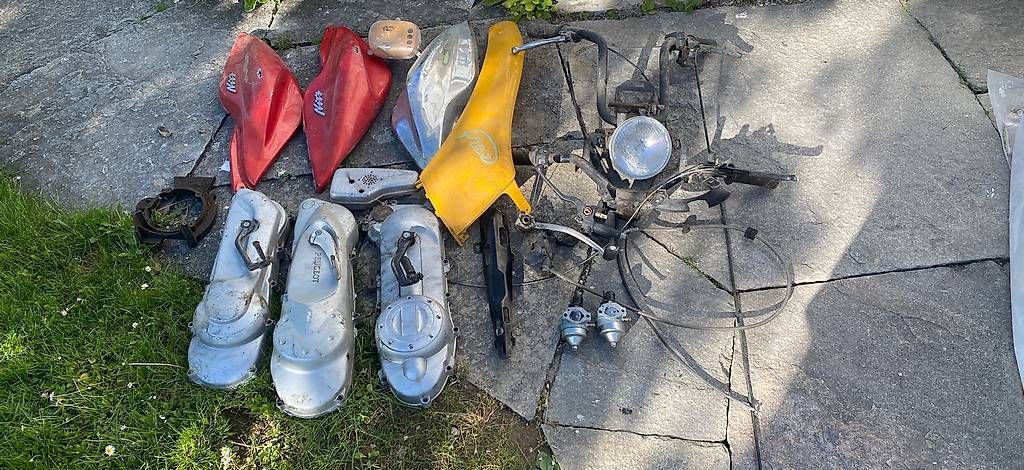 Piaggio Tutti pezzi di ricambio per scooter: Roller Teile Piaggio/Peugeot ab 1.- Fr – Difettoso da Büren an der Aare venduto da twostrokeguy