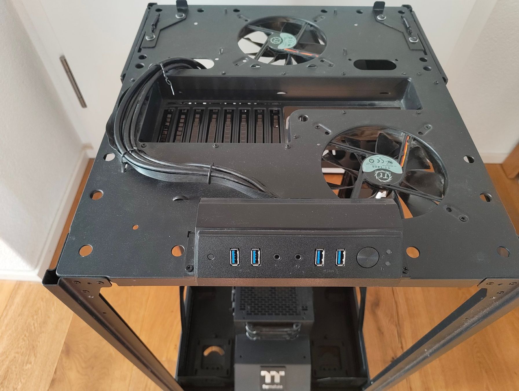 Thermaltake Custodie: Thermaltake The Tower 900, schwarz – Usato da Turgi venduto da Benaya 6