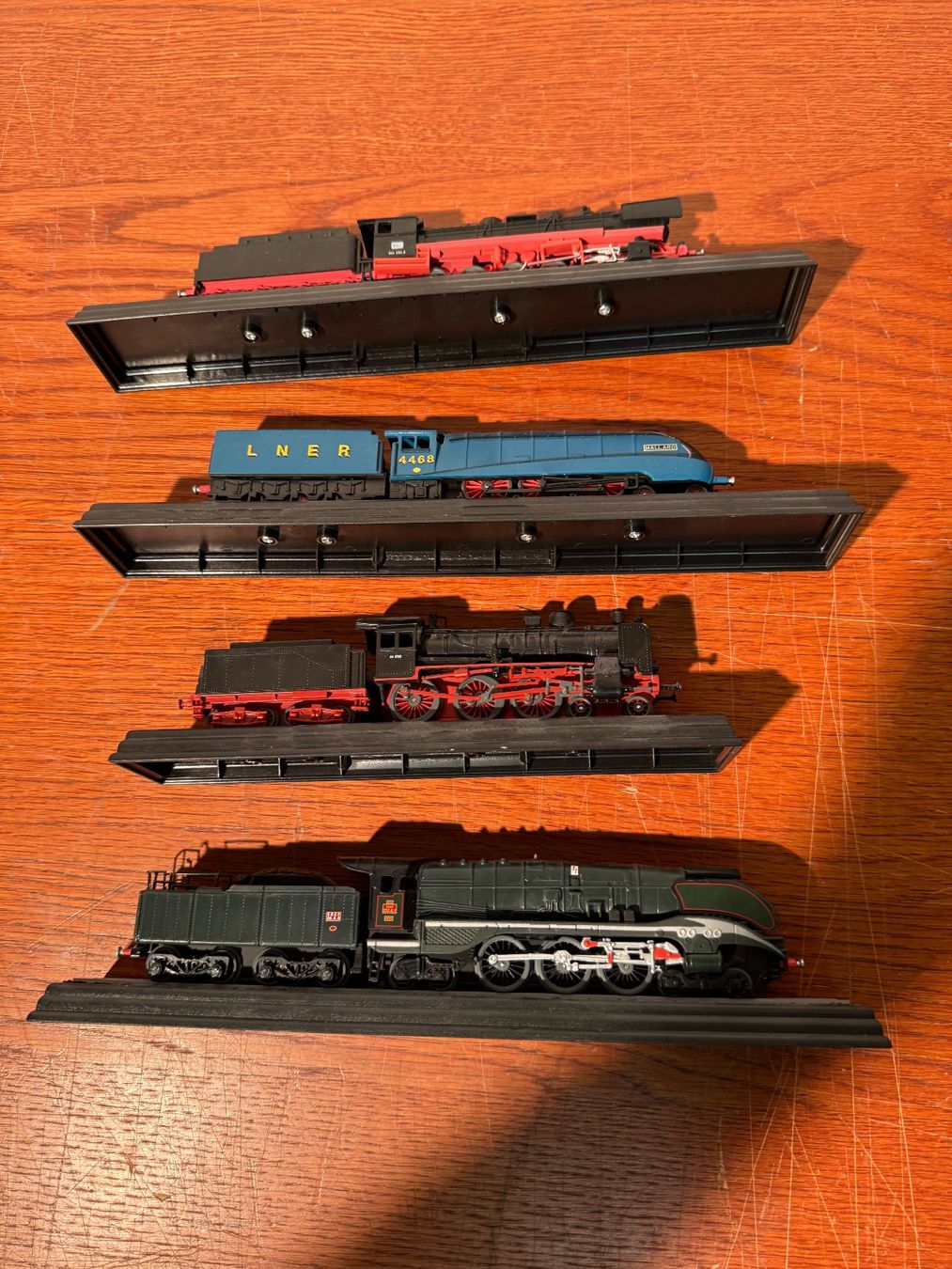 Modelleisenbahnen: 4 Locomotives miniatures, diverses marques, différentes é... – Gebraucht aus Lausanne von artnouveau04 7