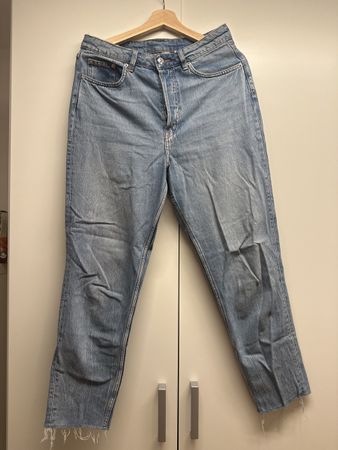 Top Zustand: H&M Jeans, Gr. 40, ideales Frühlingsblau!