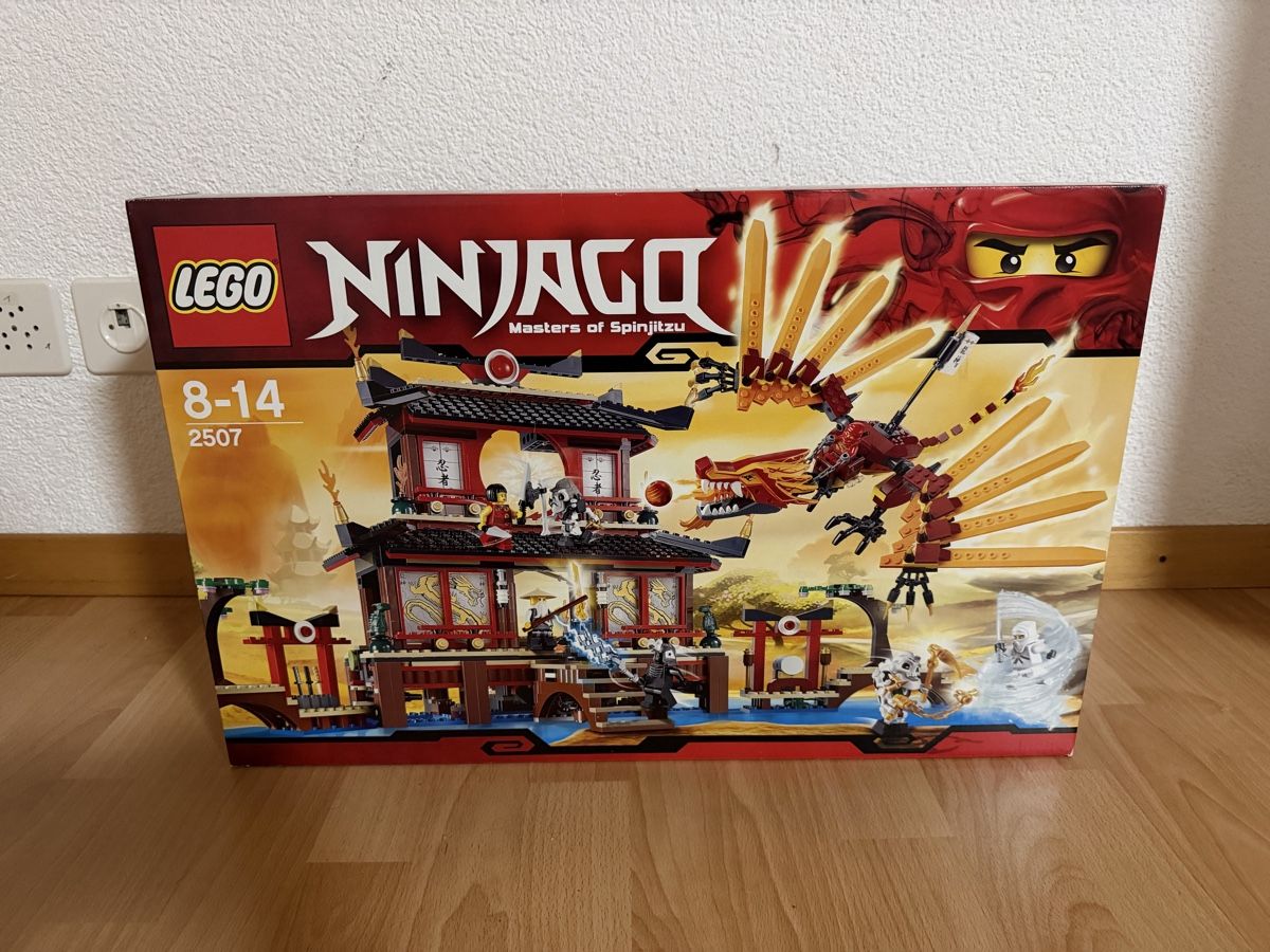 Lego Kit di costruzioni: Lego Ninjago Feuertempel – Nuovo (secondo la descrizione) da Murgenthal venduto da jni_kh6y