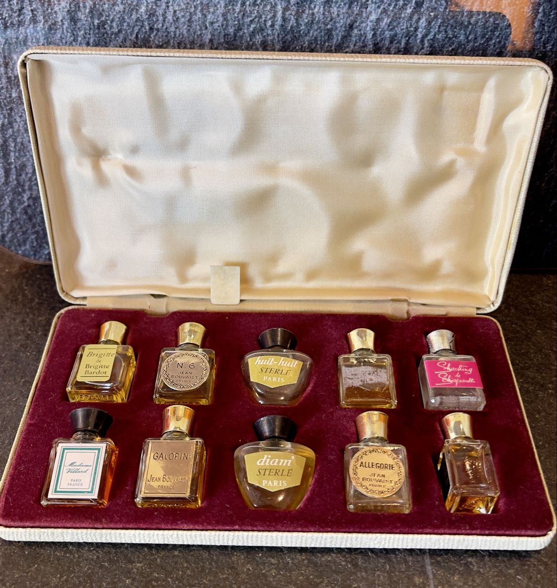 Parfums & Eau de Toilette: Parfüm miniaturen – D'occasion à Tschingel par ral_8j8x 2