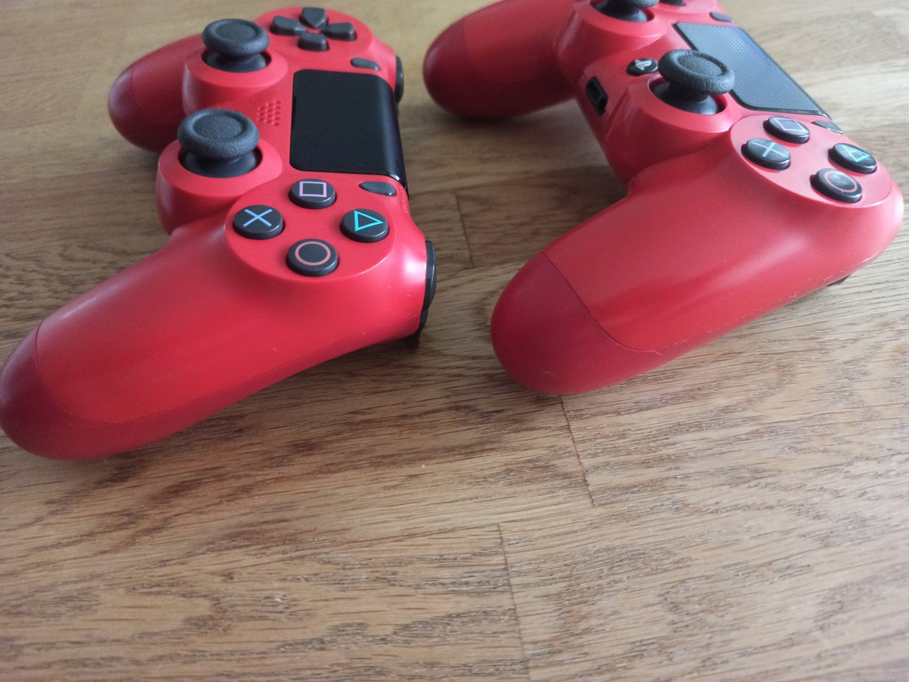 Controller: 2 x Original Controller Sony PS4 Wireless DualShock 4 V2 rot – Usato da Oberweningen venduto da mar_87mx 6