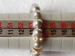 Swarovski Anelli: Elastischer Swarovski Fingerring hell Grau, Grösse 54 – Nuovo e nell'imballaggio originale da Winistorf venduto da acreativ2 1