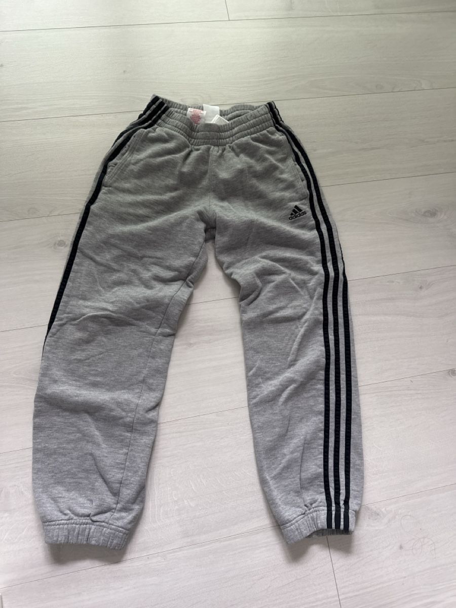 Adidas Pantalons: Adidas Jogging Hose 146 – D'occasion à Hägendorf par laumatt