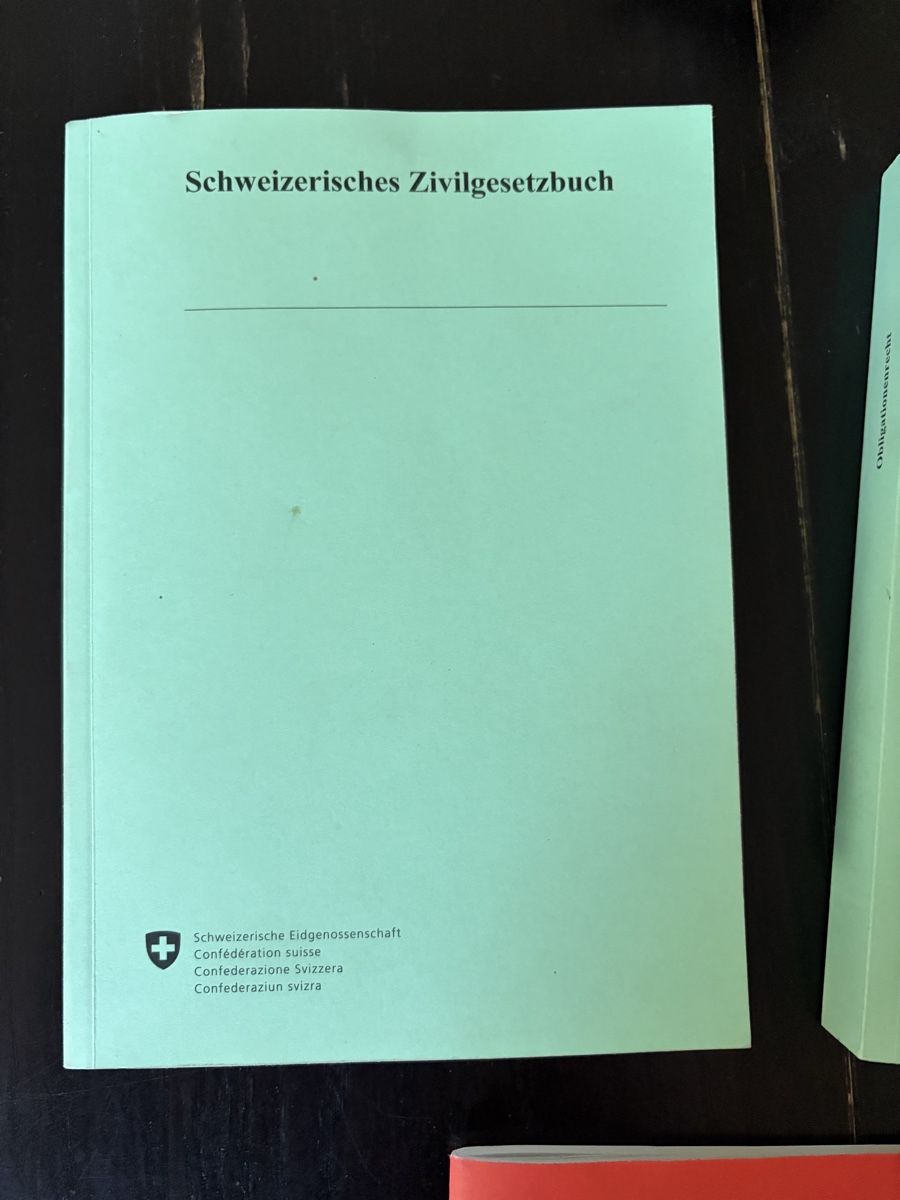 Livres: Aktuelle Gesetzesbücher – D'occasion à Grünenmatt par Hexenzauber 1