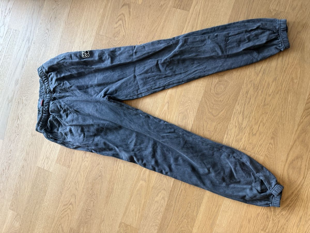 Hugo Boss Pantaloni: Hugo Boss Jogginghose – Usato da Luzern venduto da Itsclaire 2