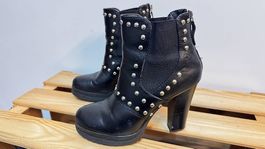 Schwarze Lederstiefeletten mit Nieten, Grösse 37