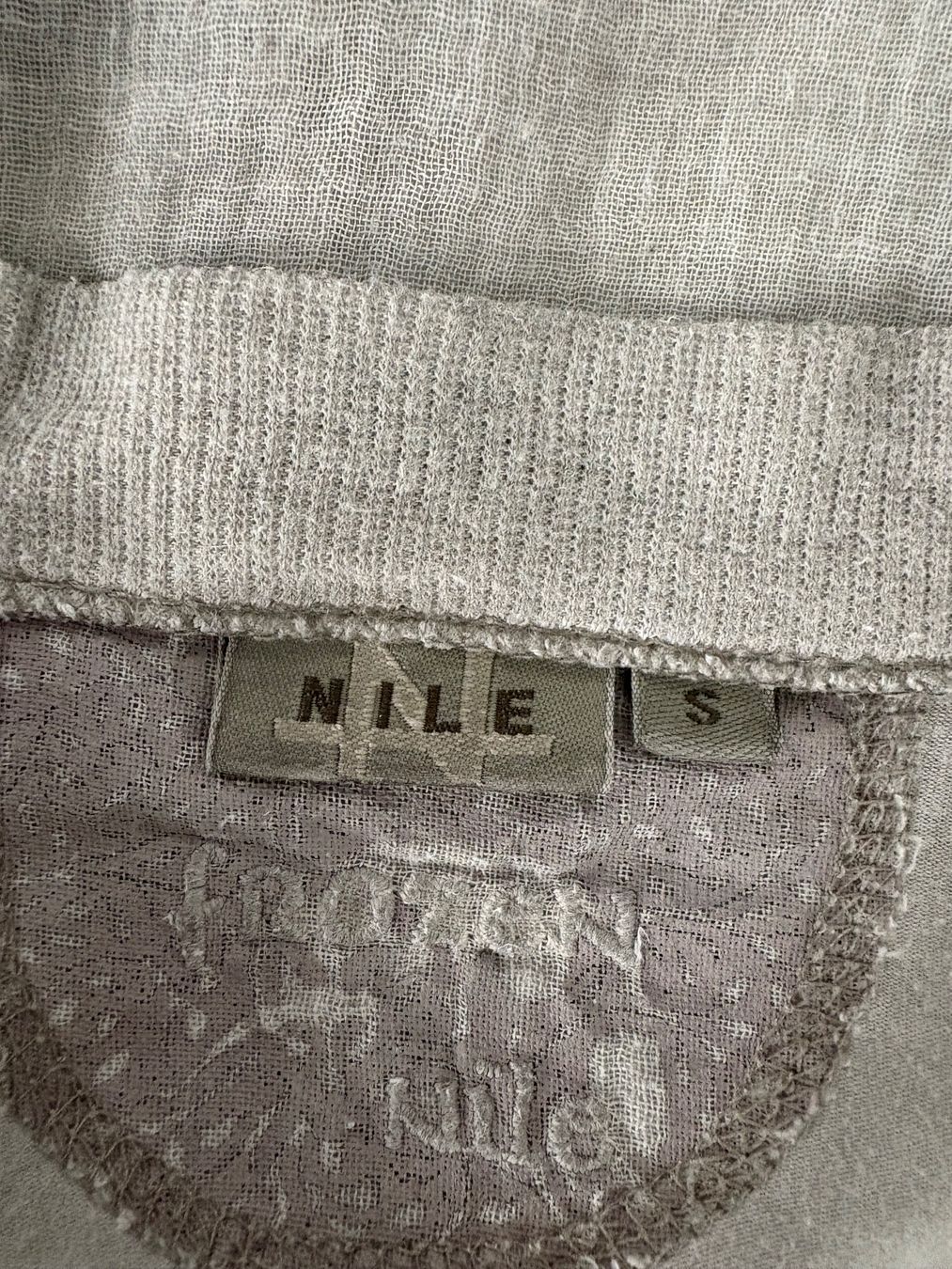 Nile Blusen: Nile Bluse mit Knopfleiste grau S Baumwolle V-Ausschnitt – Neu (gemäss Beschreibung) aus Regensdorf von secondchancefashion 4