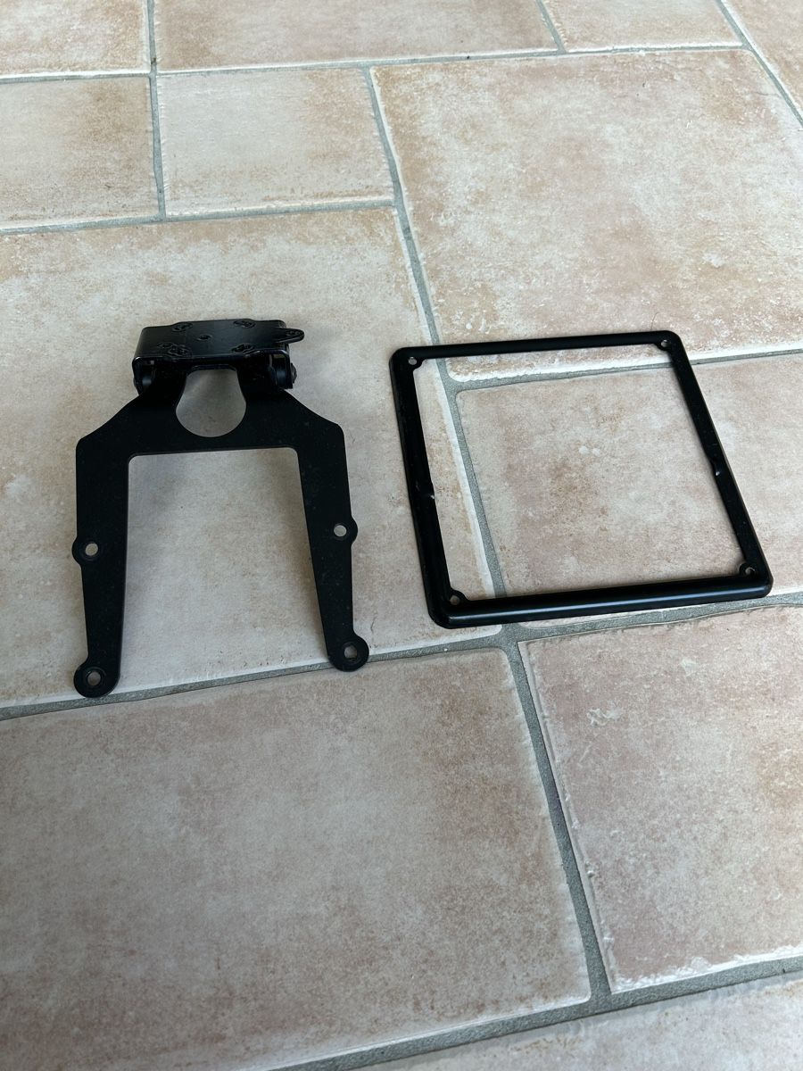Suzuki Tutti i ricambio per moto: Moto license plate holder – Usato da Pfäffikon SZ venduto da mat_y9ng 1