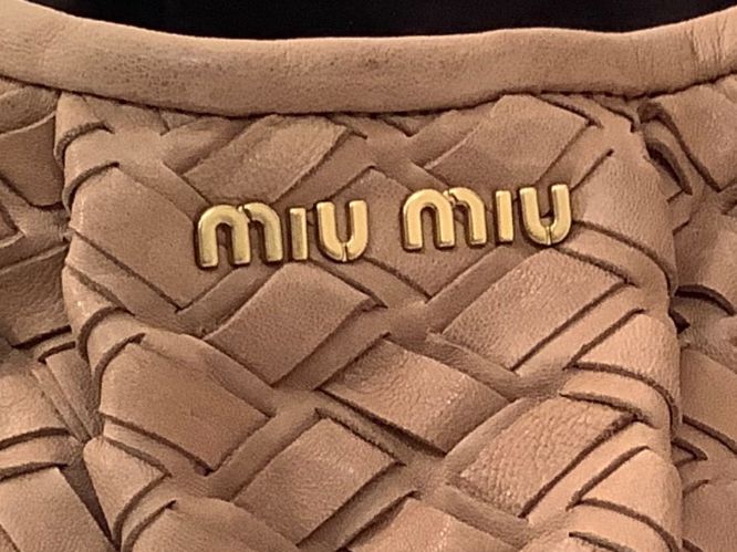 Miu Miu Borse da donna: miu miu geraffte Ledertasche hellbraun Neu – Nuovo (secondo la descrizione) da Küsnacht ZH venduto da Vuit-on 6
