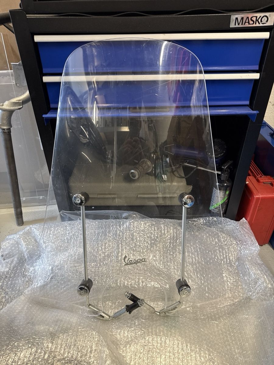 Vespa Parti ricambio per ciclomotori: Vespa GTS 125 Windschild extra Gross – Usato da Kreuzlingen venduto da _lele_