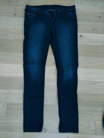 Amisu Damenjeans Größe 27 - Klassischer Stil