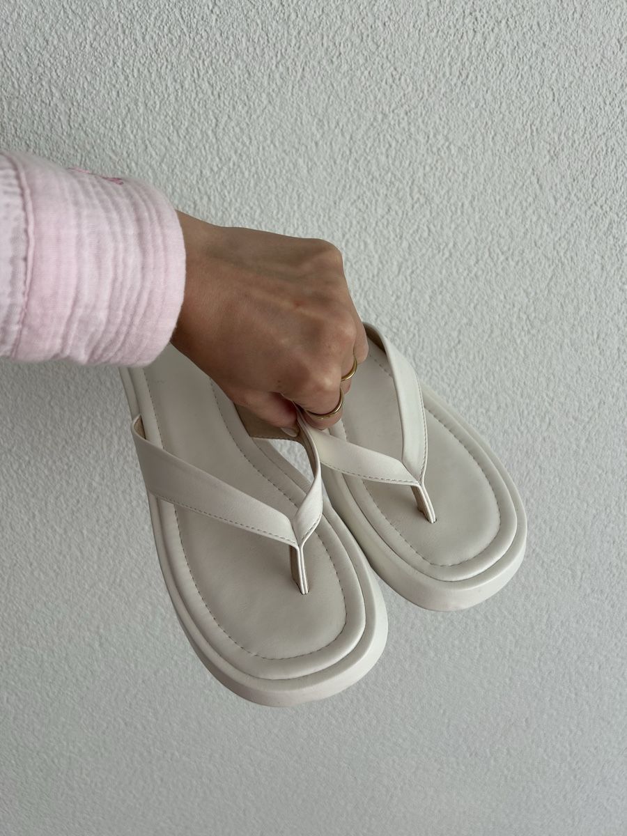 Chaussures femmes: Flip Flops weiss Grösse 39 – D'occasion à Chur par faja7000 1