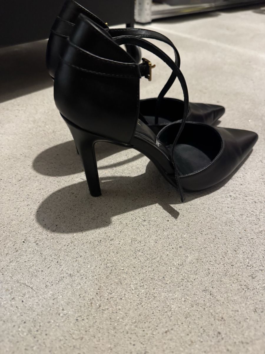 Scarpe da donna: Leder Pumps schwarz mit Riemchen – Usato da Rümlang venduto da G_Rohrer 1
