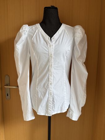 elastische Bluse mit Keulenärmeln