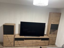 Moderne Wohnwand in Eiche/Schwarz  wie neu