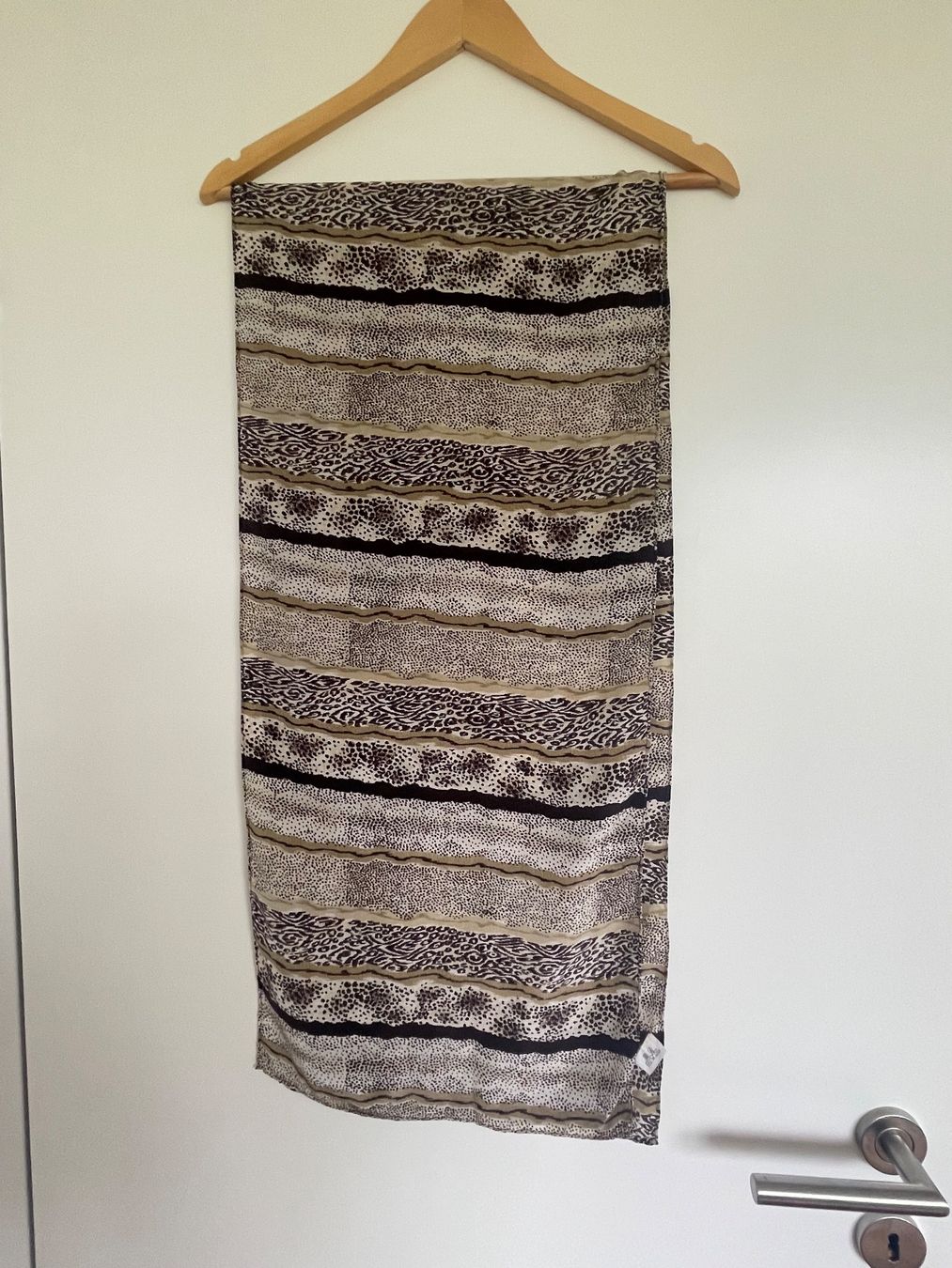 Foulards, Tücher & Schals: Seidenschal gemustert – Gebraucht aus Buchs SG von VintageHomeCH
