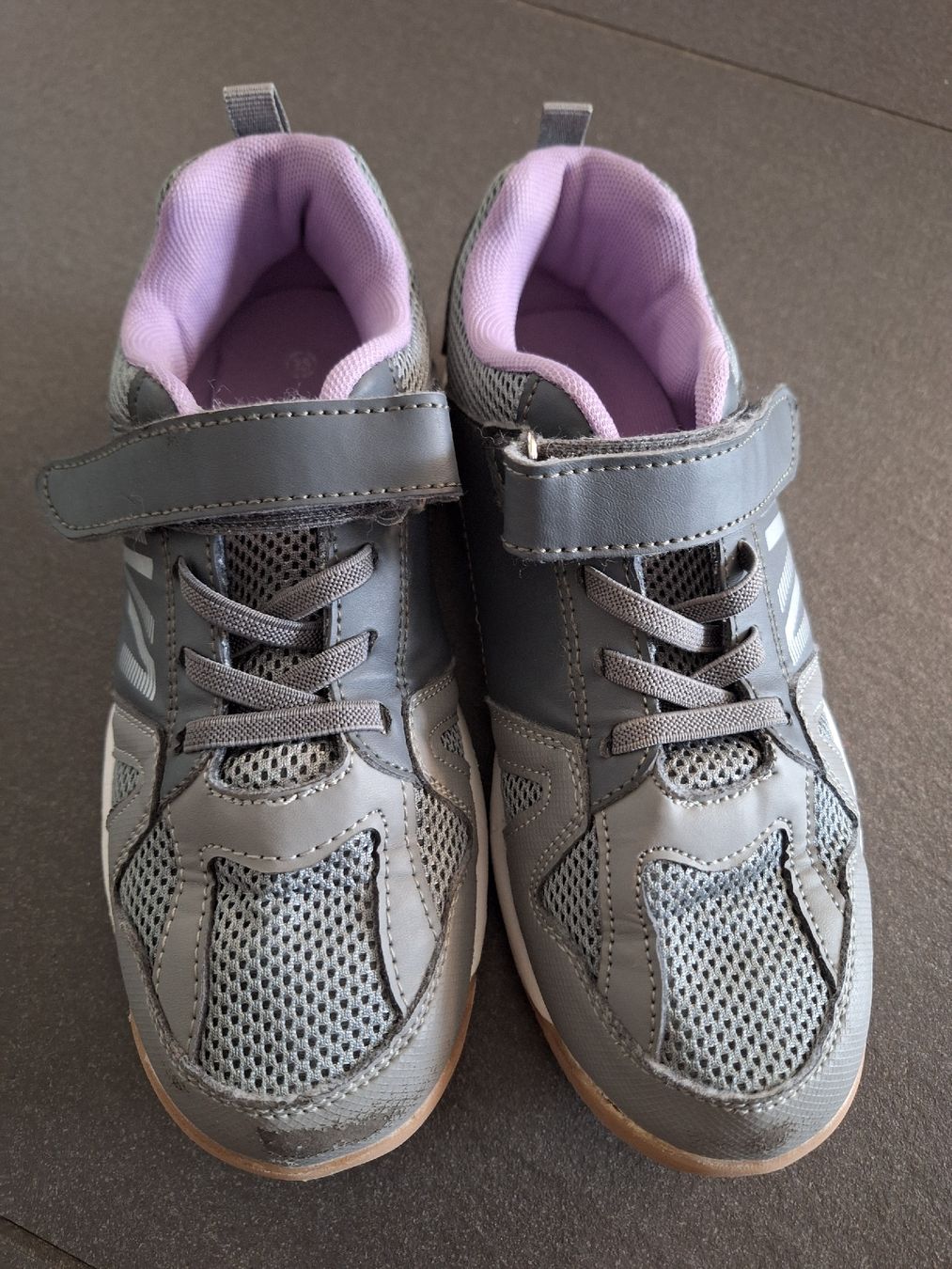 Scarpe per ragazze: Hallenturnschuhe Crane Gr. 35 – Usato da Brittnau venduto da Norge77 1