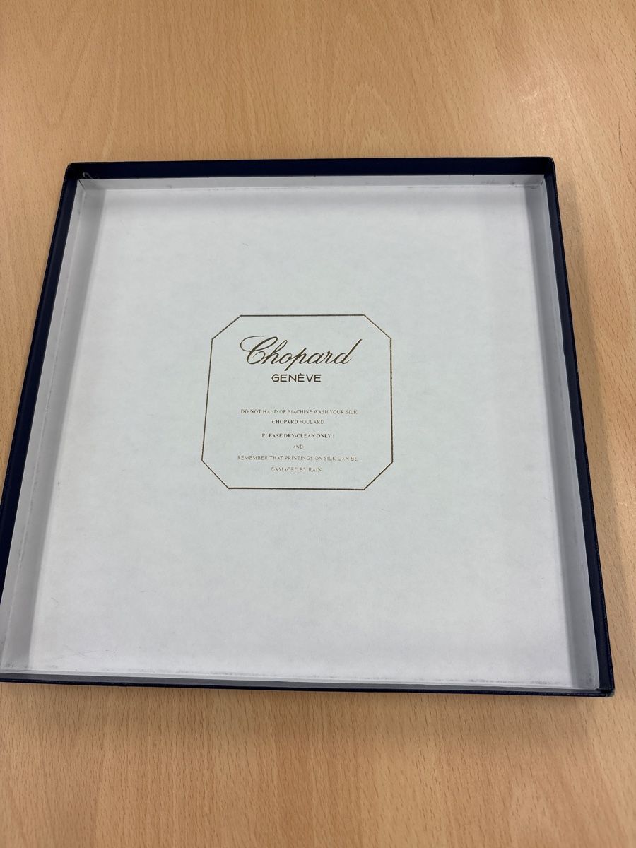 Chopard Foulard & Sciarpe: Wunderschönes Chopard Seidentuch - Einzigartiges Design! – Nuovo (secondo la descrizione) da Gattikon venduto da mo.suter 3