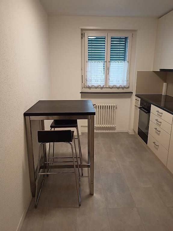 Tavoli: Bartisch mit 2 Barhocker – Usato da Altdorf UR venduto da sportlife 1