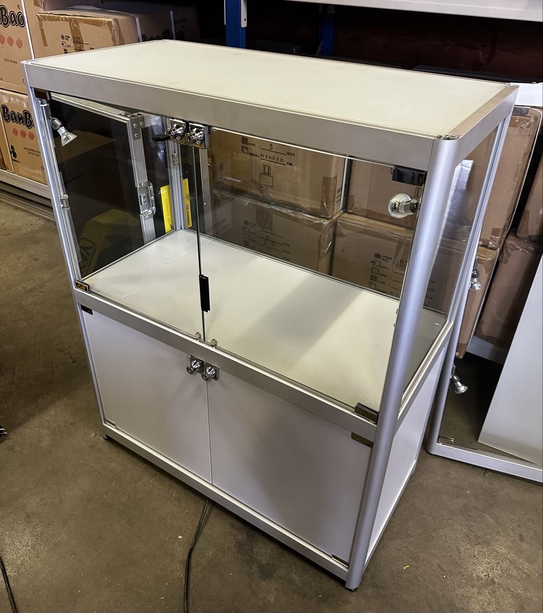 Vitrinen: Profivitrine für Messen oder so. mit Transportkiste ab 99.-  – Gebraucht aus Sennwald von HARO-Import 1
