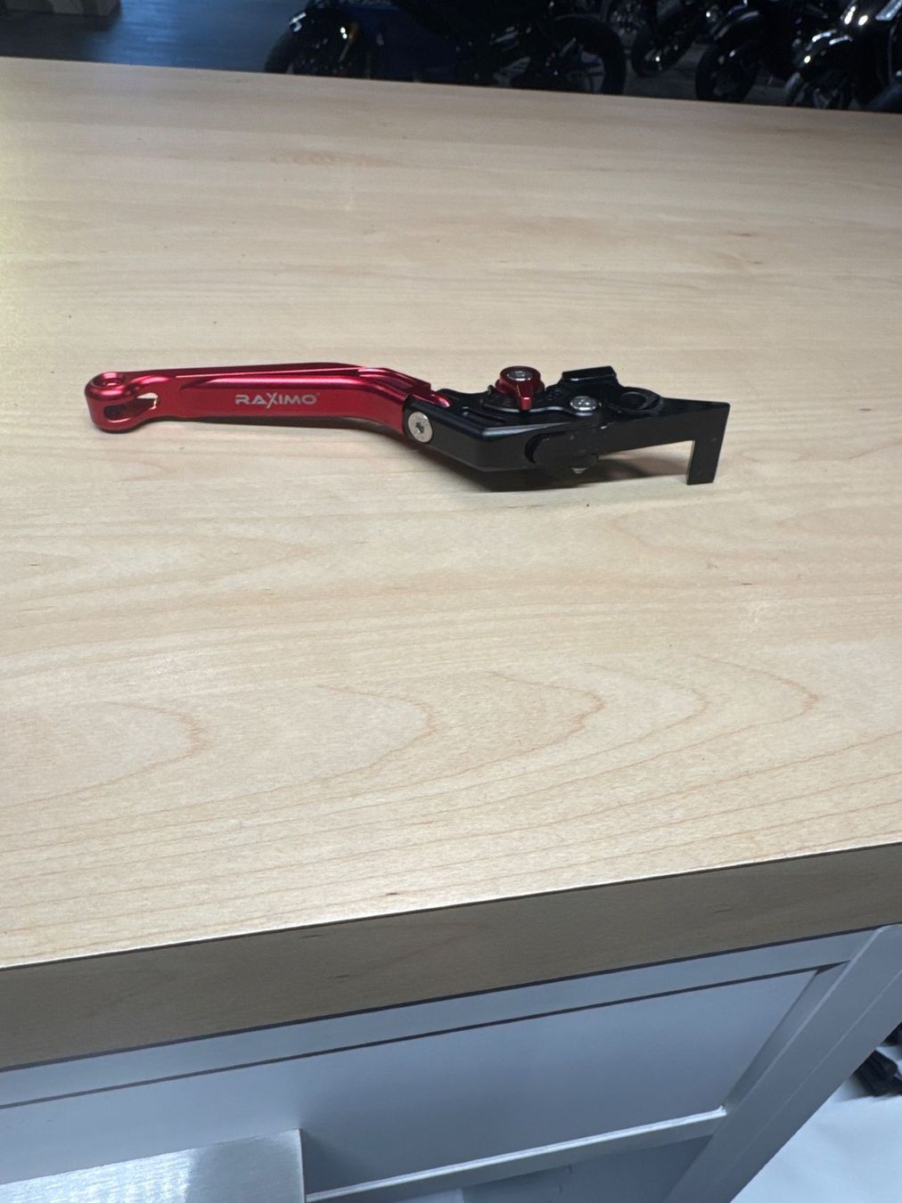 Tutti i ricambio per moto: Bremshebel MT-07 in Rot/schwarz – Nuovo e nell'imballaggio originale da Kriens venduto da hostettlermotolu 1