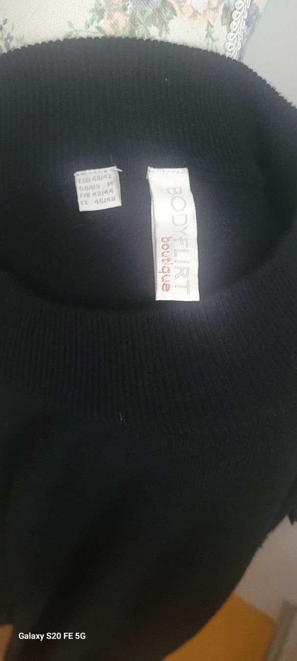 Vestiti: Strickkleid mit Cut Outs Gr.40/42 neuwertig – Usato da Oberaach venduto da Svea11 7