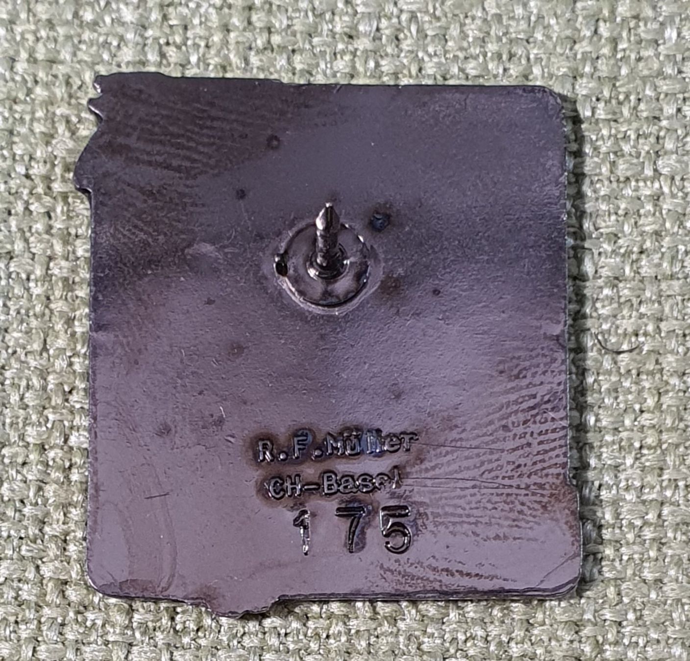 Placchette & Badge: P138 - Pin Polizei Basel 1995 WFUS Nr. 175 – Usato da Reinach BL venduto da Boston-Verkauf 1